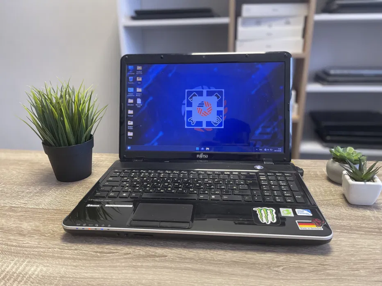 Купити Ноутбук Fujitsu YurkoF Edition 4/64 SSD 15.6 " Б/У