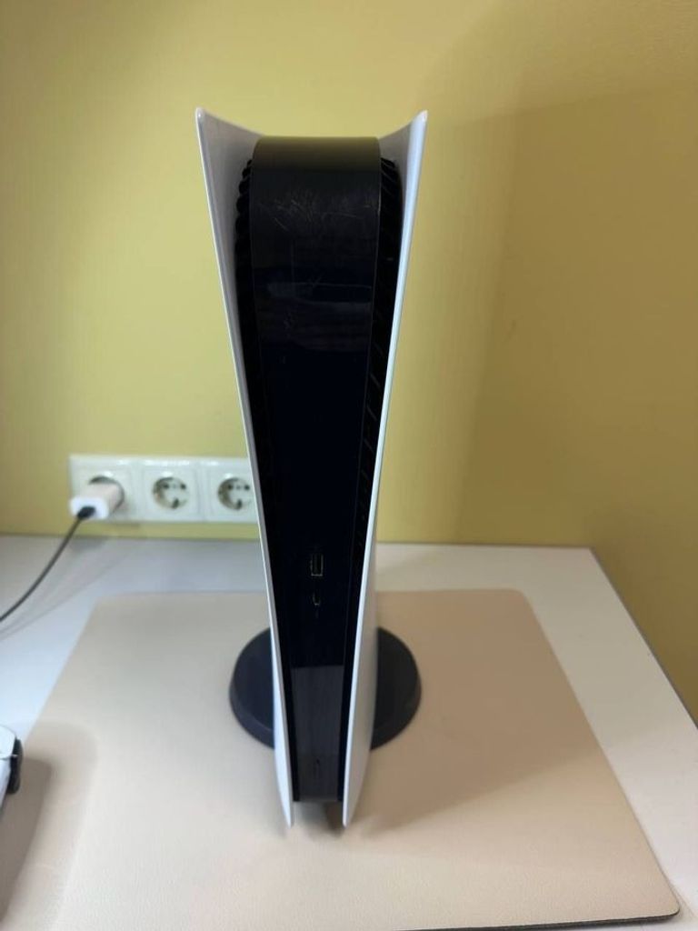 Дешиво Sony PlayStation 5 Digital Edition 825GB с ломбарда