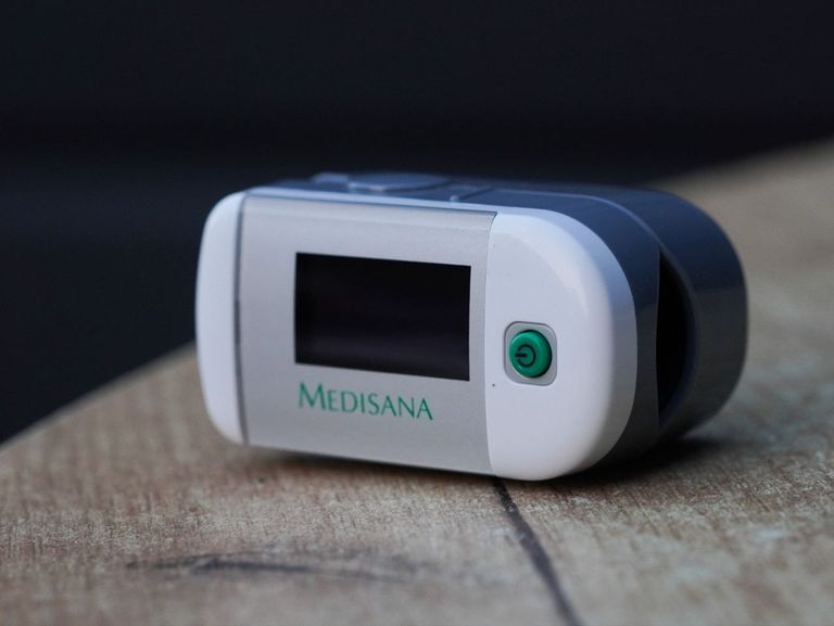 Дешево Пульсоксиметр Medisana PM 100, оксиметр з дисплеєм, вимірювання рівня кислорода (SpO2%) та частоту серцевих скорочень (пульс) Но з ломбарду