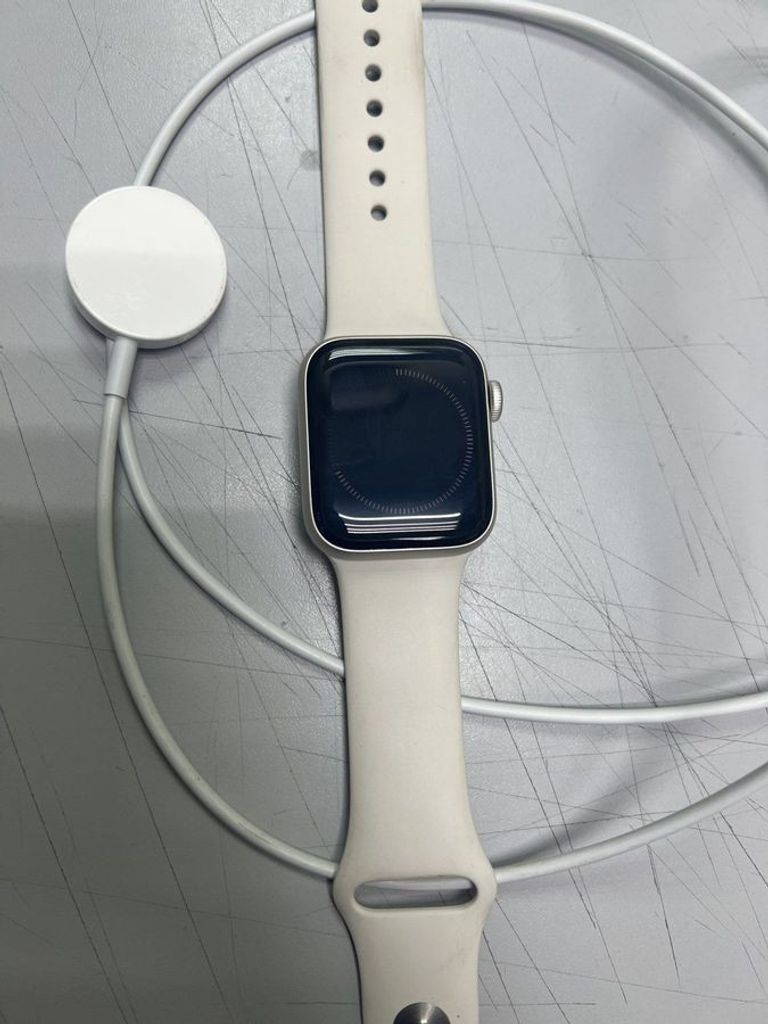 Купити Apple watch se 2 gps 40mm aluminum case with sport Б/У