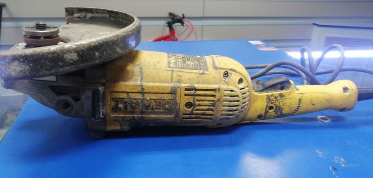 Оголошення Dewalt DWE492 Б/У