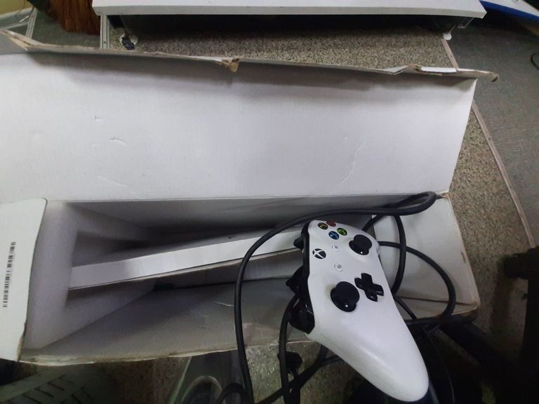 Купить Microsoft Xbox One S 1TB Б/У