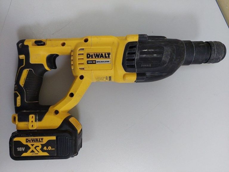 Купить Dewalt dch033 / 1 акб 4ah / зп Б/У