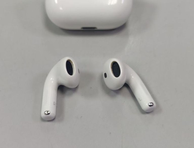 Дешево Apple airpods 4 з ломбарду