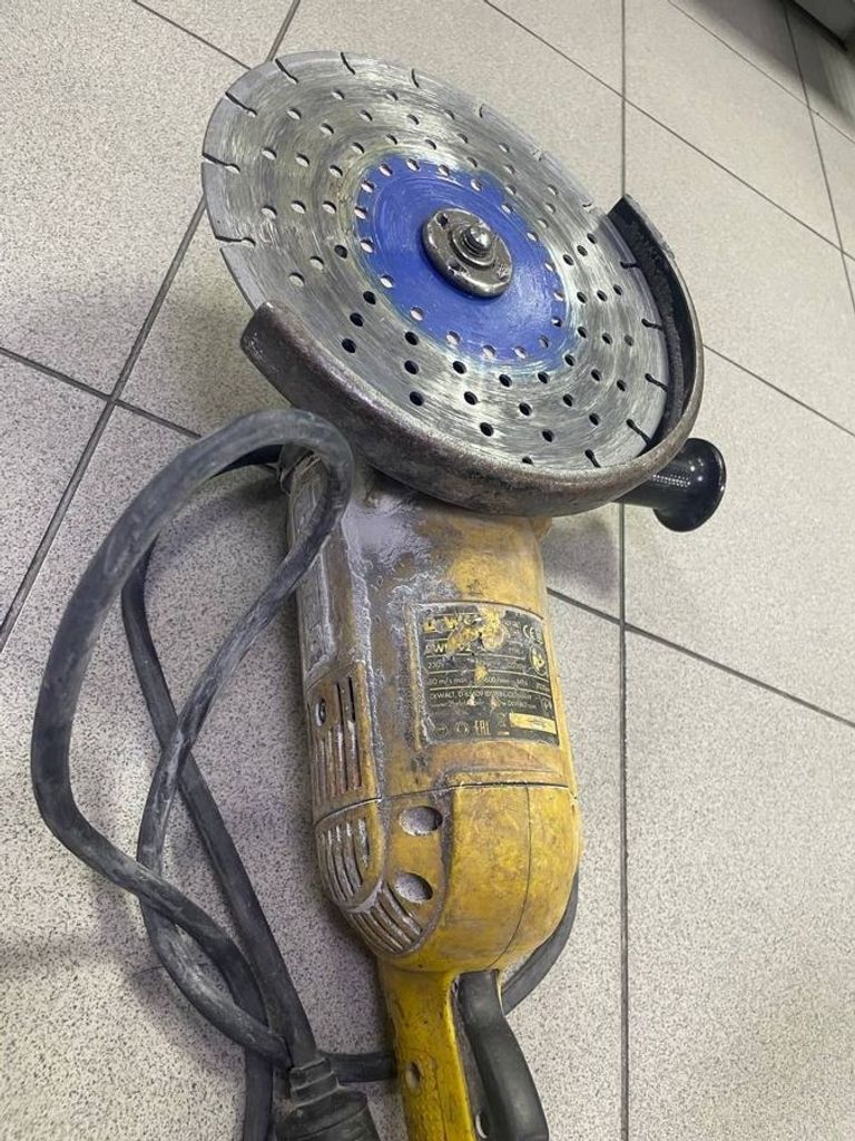 Купити Dewalt DWE492 Б/У