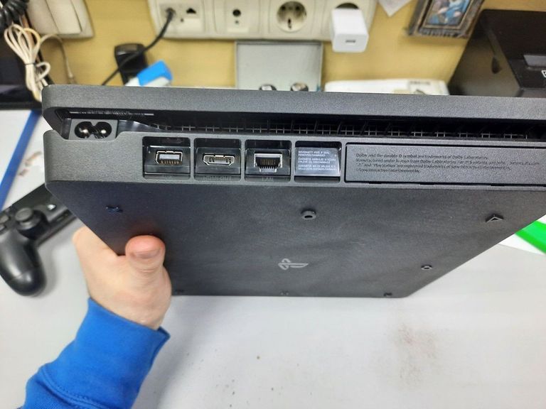 Дешево Sony playstation 4 slim 1tb з ломбарду