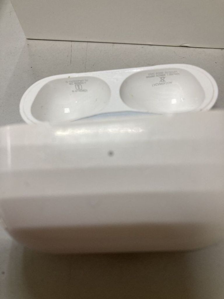 Оголошення Apple airpods pro 2nd generation with magsafe charging case usb-c Б/У