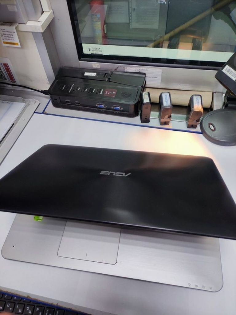 Дешево Asus 15/core i3 5010u ddr3/8gb ddr3/hdd 1000 gb/ssd 256 gb/geforce 940m 2gb з ломбарду