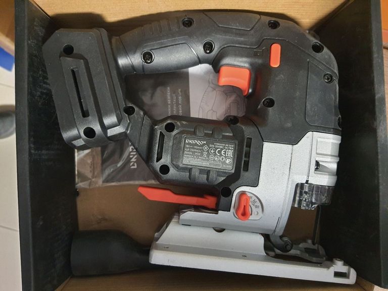 Купити Dnipro-M djs-200bc ultra + акб вр-240 20v 4ah + зп fc-230 Б/У