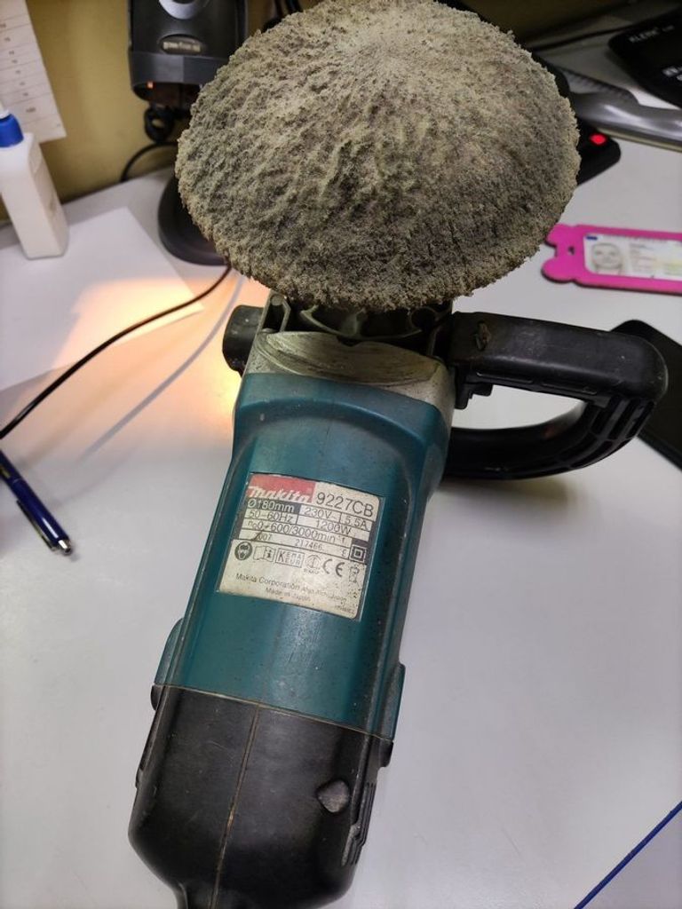 Купить Makita 9227CB Б/У