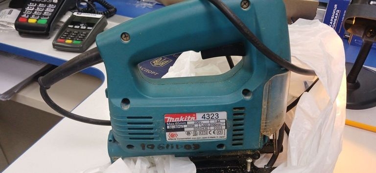 Купити Makita 4323 Б/У