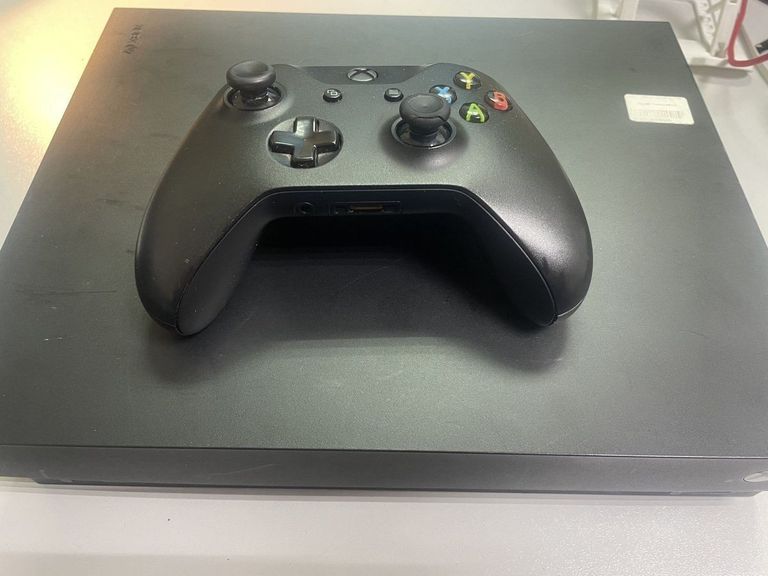 Дешево Microsoft Xbox One X 1TB з ломбарду