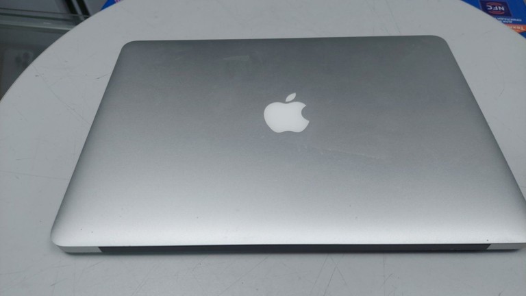 Дешево Apple macbook air a1466 13,3" core i5 1.6ghz/ram4gb/ssd128gb/intel hd graphics 6000 з ломбарду