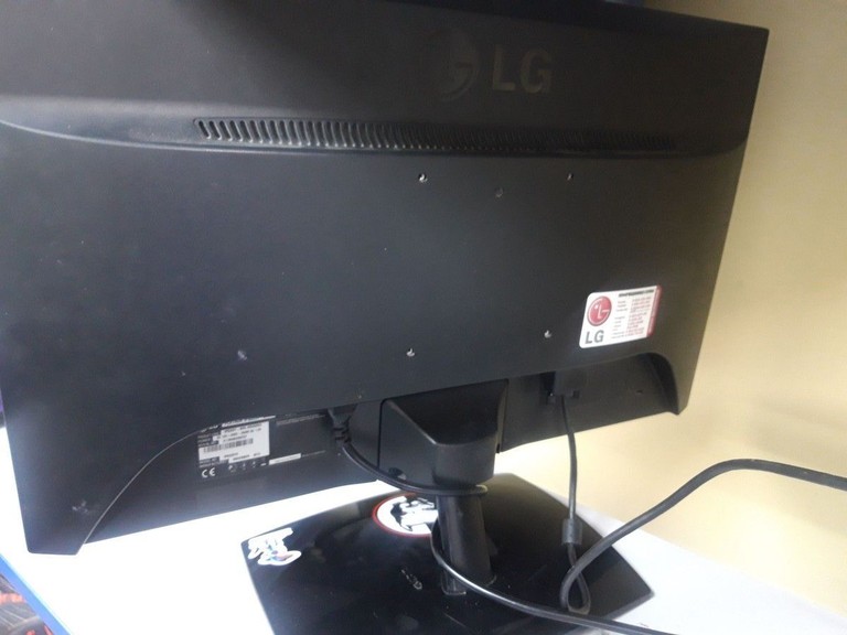 Дешиво Lg ips225t с ломбарда