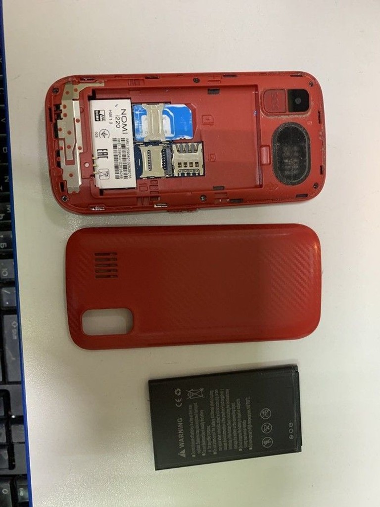 Дешево Nomi i220 Red з ломбарду