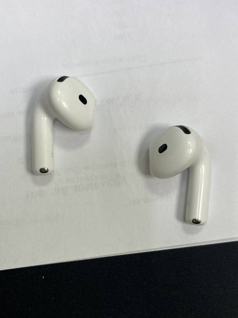 Оголошення Apple airpods 4 with active noise cancellation Б/У
