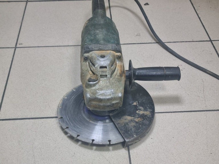Дешево Makita ga9020s з ломбарду