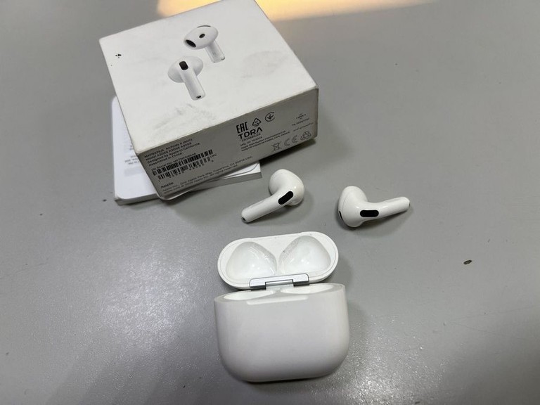 Купить Apple airpods 4 with active noise cancellation Б/У