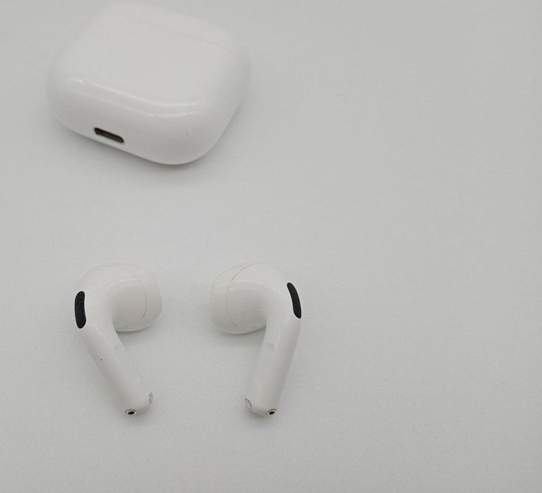 Дешево Apple airpods 4 з ломбарду