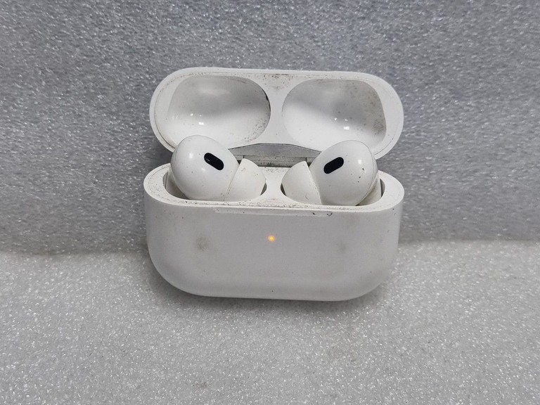 Купити Apple airpods pro 2nd generation with magsafe charging case usb-c Б/У