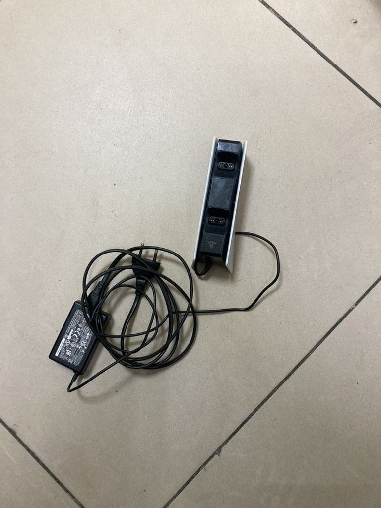 Дешево Sony dualsense charging station cfi-zds1 з ломбарду