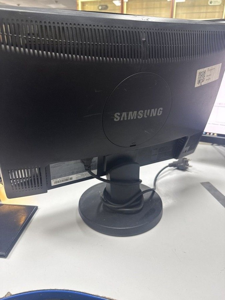 Купити Samsung 943nw Б/У