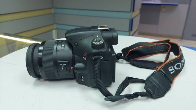 Дешево Sony alpha slt-a58 + sony sal1855 dt 3.5-5.6/18-55 sam з ломбарду