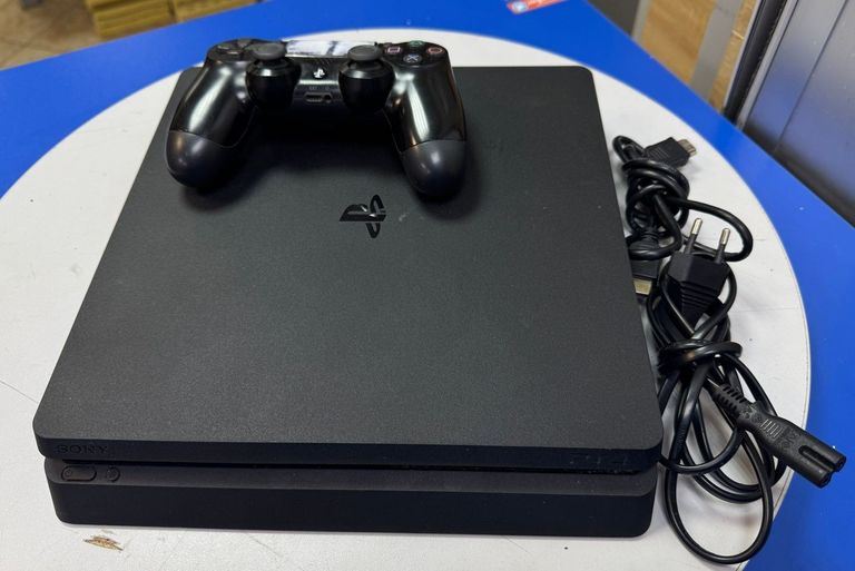 Купить  Sony PlayStation 4 Slim 1TB Black Б/У