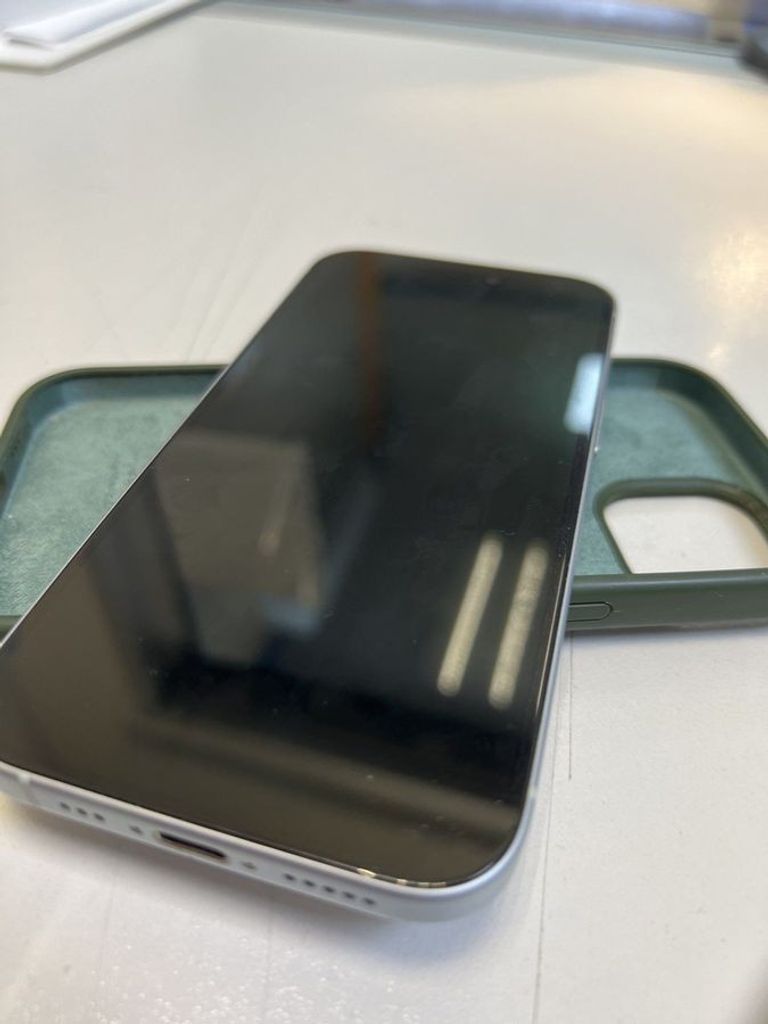 Дешиво Apple iPhone 15 128GB Green с ломбарда