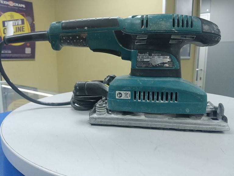 Дешево Makita BO3711 з ломбарду