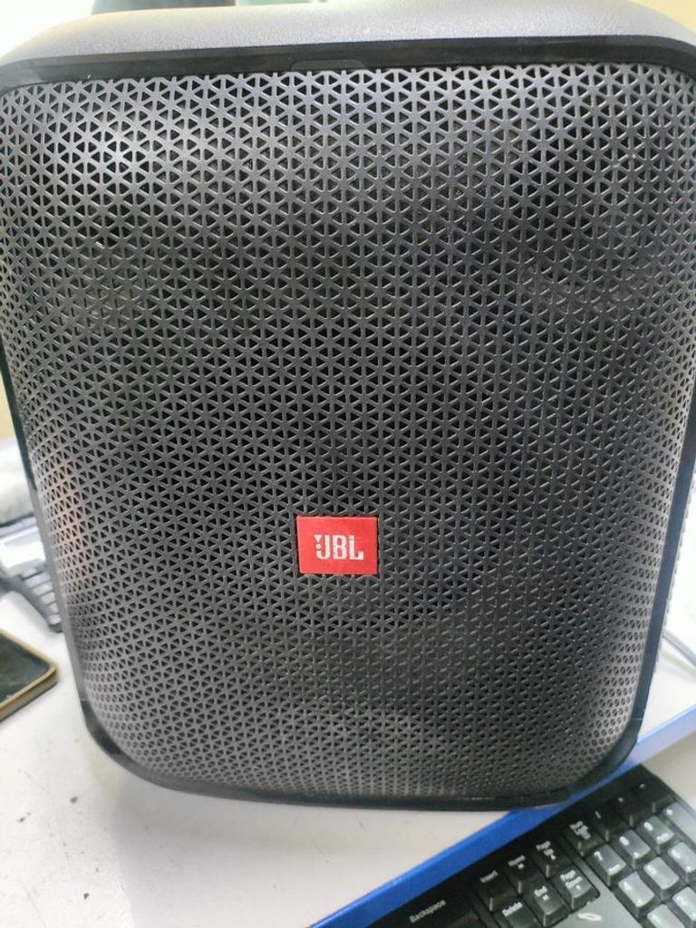 Купить Jbl partybox encore essential Б/У