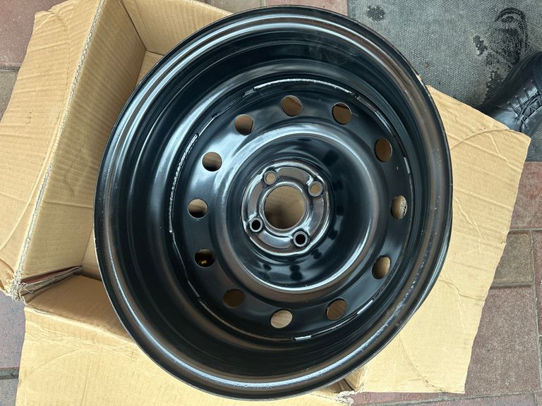 Объявление ДК B W6 R15 PCD4x100 ET40 DIA60.1 сталеві Б/У