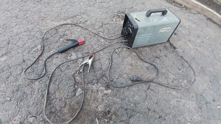 Дешево ВХ1 200В +зварювальна маска з ломбарду