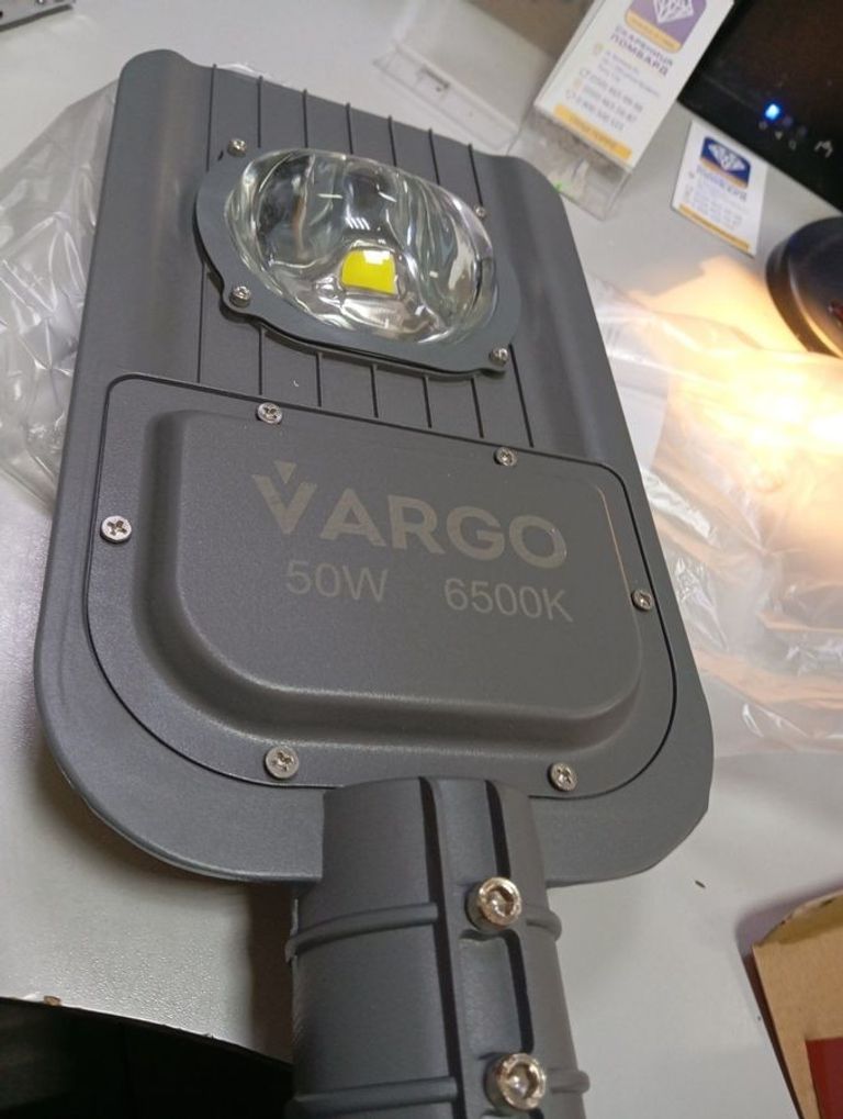 Купити Vargo 50w 6500k Б/У