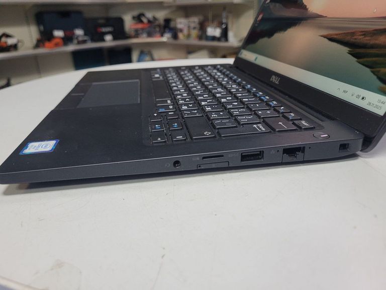 Дешево Dell 13/core i5 8350u ddr4/8gb ddr3/hdd *відсутній/ssd 256 gb/*інтегрована з ломбарду