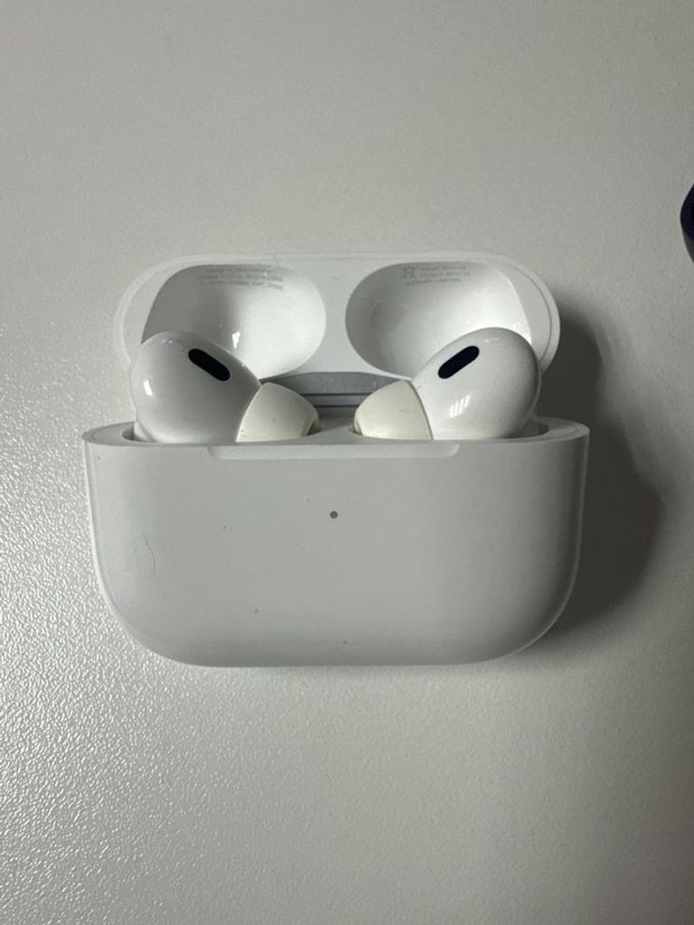Купить Apple airpods pro 2nd generation with magsafe charging case usb-c Б/У
