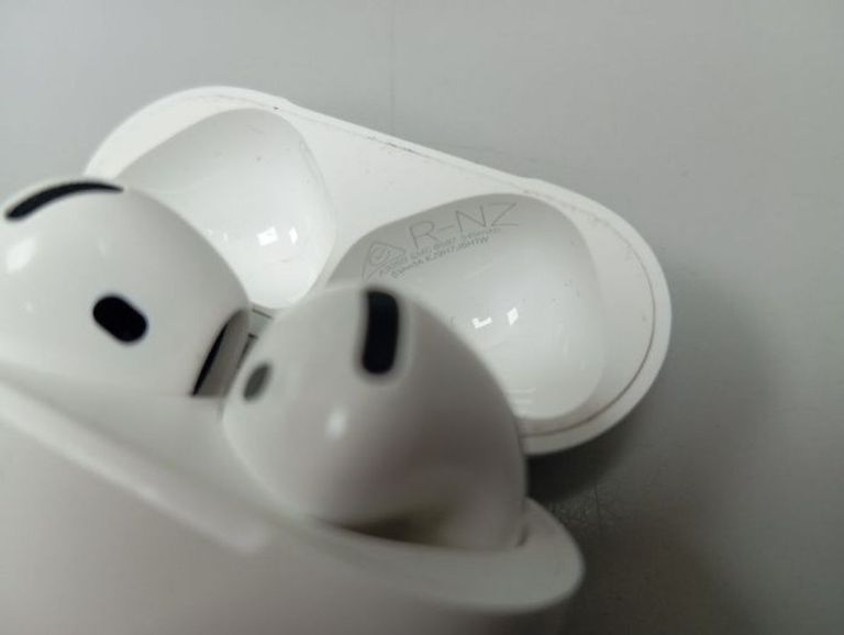 Купити Apple airpods 4 with active noise cancellation Б/У