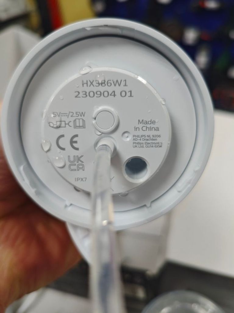 Дешево Philips Sonicare Cordless Power Flosser 3000 HX3826/31 з ломбарду