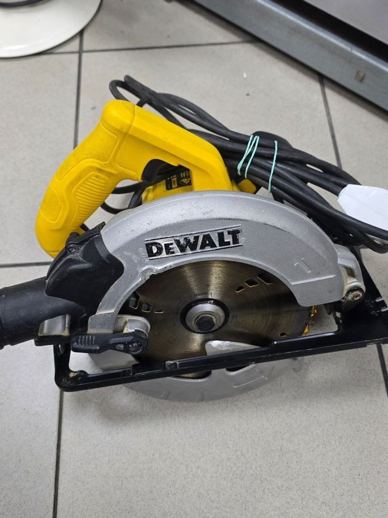 Розпродаж Dewalt DWE560, продавець Техноскарб