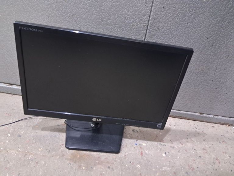 Купити Lg e2242 Б/У