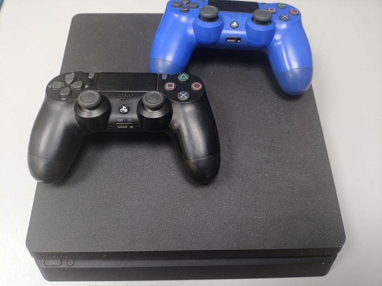 Купить  Sony PlayStation 4 Slim 1TB Black Б/У