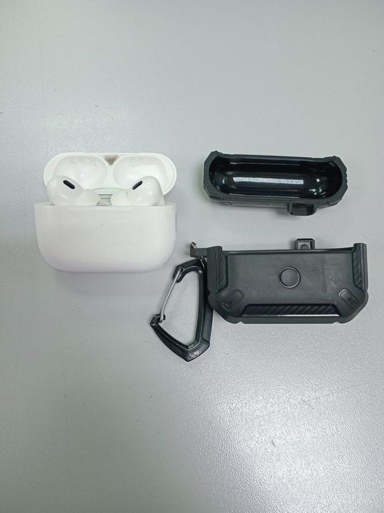 Купити Apple airpods pro 2nd generation with magsafe charging case usb-c Б/У