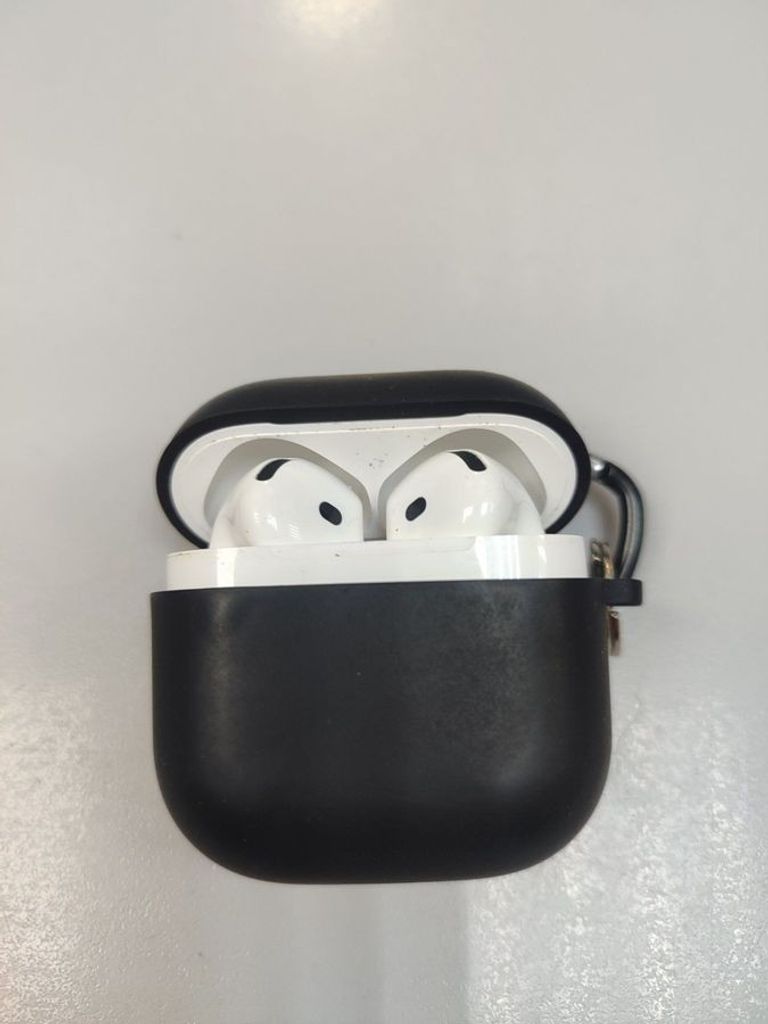 Дешево Apple airpods 4 with active noise cancellation з ломбарду