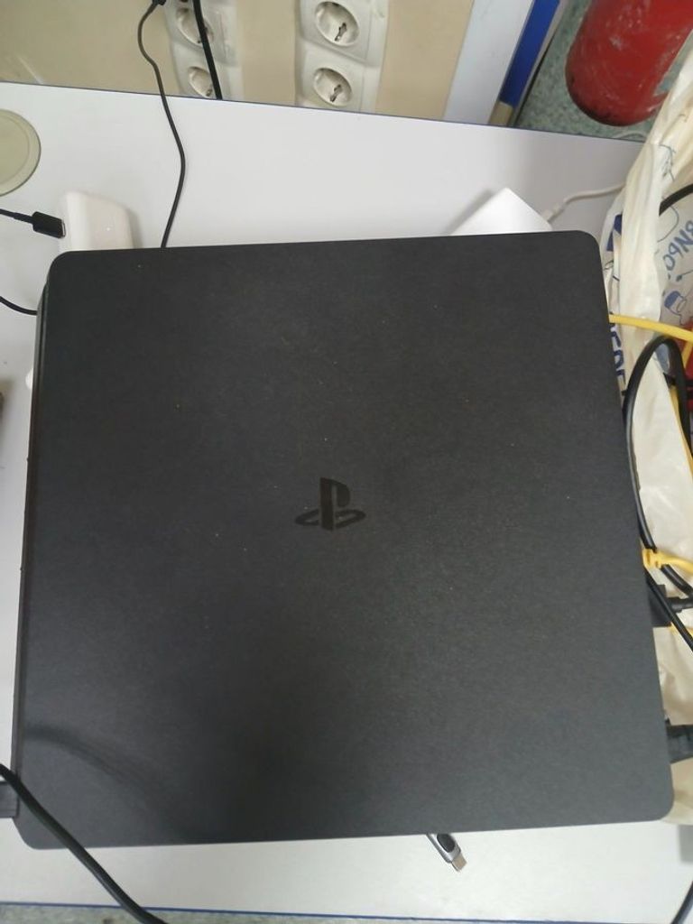 Дешиво  Sony PlayStation 4 Slim 1TB Black с ломбарда