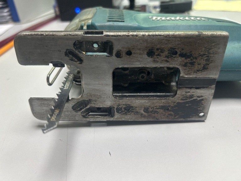 Дешево Makita 4327 з ломбарду