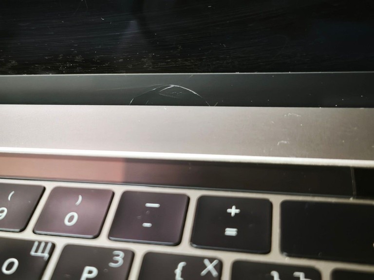 Дешево Apple macbook pro a1708 / екр13.3" / core i7 2.5 ghz/ ram 8gb / ssd256gb/ iris graphics 640 1535mb з ломбарду