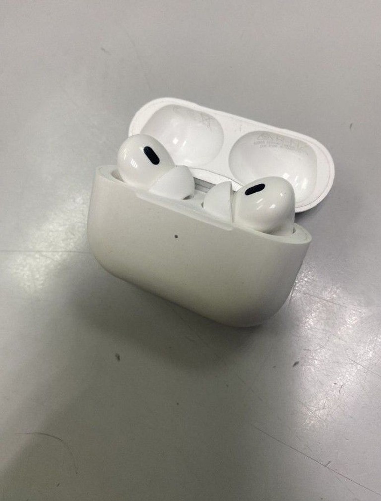 Купить Apple airpods pro 2nd generation with magsafe charging case usb-c Б/У