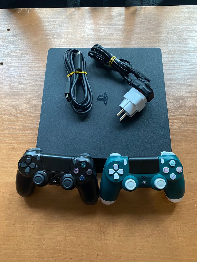 Купити Sony PlayStation 4 Slim (PS4 Slim) 1TB Black Б/У