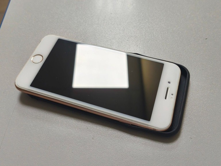 Apple iphone 8 64gb Код:01-200994986. Зображення 6