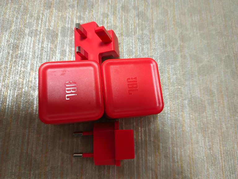 Оголошення Jbl charge Б/У